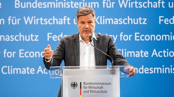 Robert Habeck (Bündnis 90/Die Grünen), Bundesminister für Wirtschaft und Klimaschutz, spricht bei einem Pressestatement zur Modernisierungsagenda. 