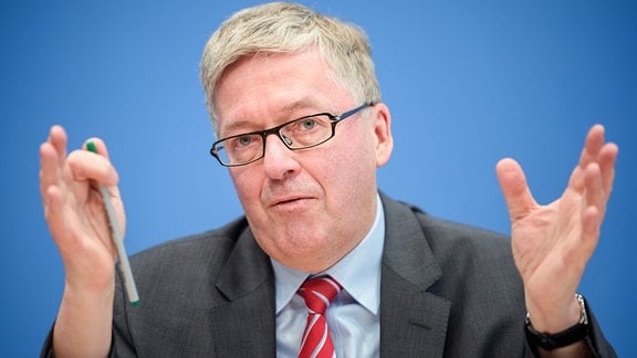 Hans-Peter Bartels 2020 in der Bundespressekonferenz