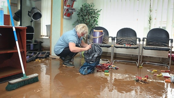 Gössnitz , 030613 , Thüringen überflutet , Hochwasser im Altenburger Land , Pleiße über die Ufer getreten und hat die Innenstadt von Gössnitz überflutet im Bild: Bärbel Dietrich (55)