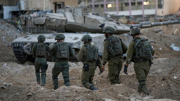 Israelische Soldaten sind während einer Bodenoperation im Gazastreifen zim Einsatz