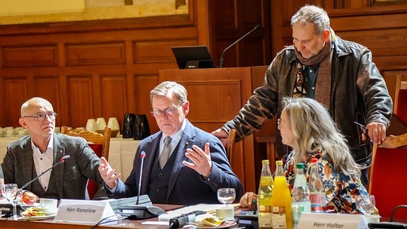 Kabinettssitzung der Landesregierung von Thüringen in Altenburg im Landratsamt im Landschaftssaal mit Landrat Uwe Melzer, Ministerpräsident Bodo Ramelow , Heike Taubert SPD, Bernhard Stengele BÃNDNIS 90/DIE GRÃNEN 