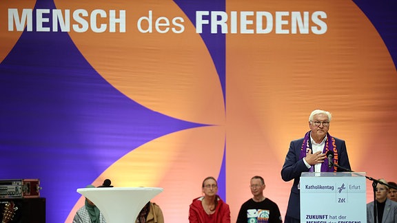 Bundespräsident Frank-Walter Steinmeier spricht bei der Eröffnung des 103. Deutschen Katholikentags in Erfurt. 
