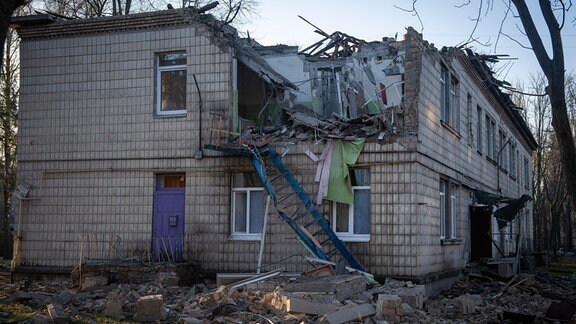 Ein beschädigter Kindergarten in Kyiv nach einem russischen Drohnenangriff.