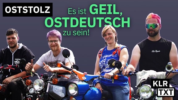 Das Bild zeigt mehrere junge Menschen auf Simson-Mopeds, darauf der Text: "Oststolz - es ist geil, ostdeutsch zu sein!"