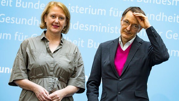 Karl Lauterbach und Lisa Paus während einer Pressekonferenz