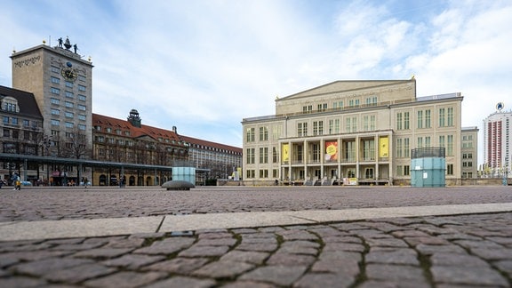 Blick auf die Oper Leipzig am Augustusplatz. 