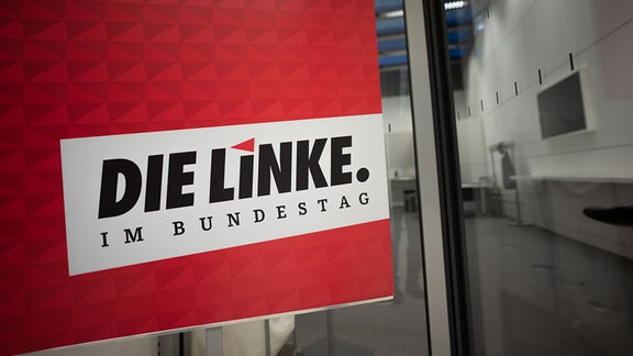 Das Logo der Linkspartei, aufgenommen vor der Fraktionssitzung der Partei Die Linke im Bundestag.