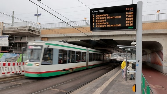 Magdeburg: Neue Straßenbahn-Haltestelle am Hauptbahnhof