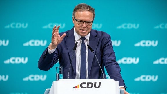 Mario Voigt, CDU-Spitzenkandidat für die Landtagswahl in Thüringen, spricht zum Grundsatzprogramm beim CDU-Bundesparteitag. 