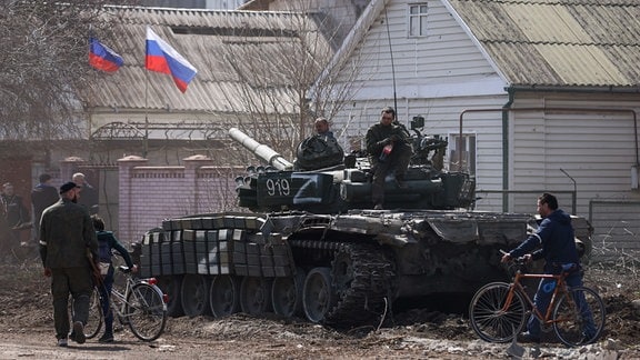 Russische Panzer in Mariupol