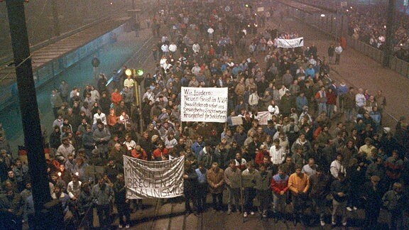 Montagsdemonstration auf dem Ring in Leipzig am 30.10.1989.