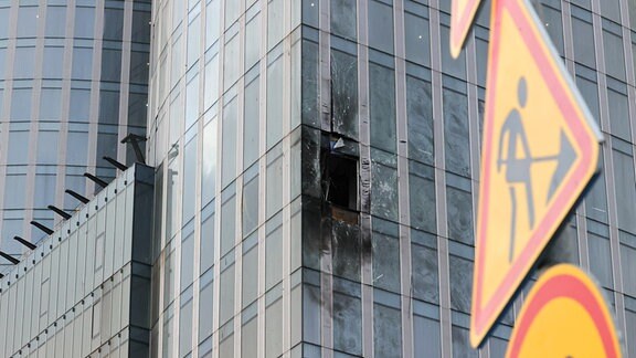 Ein im Bau befindliches Gebäude im Moskauer Internationalen Geschäftszentrum (Moskau-Stadt) ist nach dem Einschlag einer Drohne beschädigt worden. 
