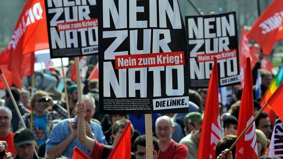NATO-Gipfelgegner demonstrieren 2009 in Kehl.
