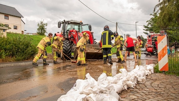 Feuerwehr-Einsatz nach Überflutung in Neumark, Vogtland