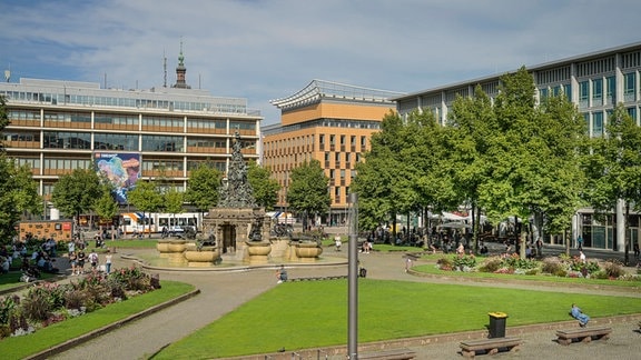 Bronzebrunnen, Paradeplatz, Mannheim, Baden-Württemberg, Deutschland