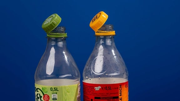 Neuartiger Schraubverschluss auf den Getränke-Plastikflaschen des Coca-Cola-Konzerns. 