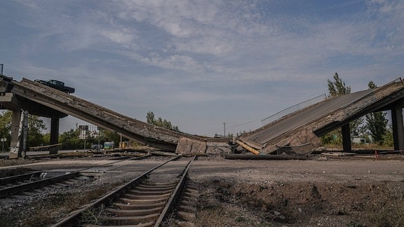 Zerstörte Straßenbrücke in Pokrowsk, September 2024