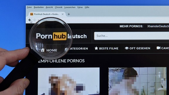Rine Lupe vergrößert den Namen der Webseite «Pornhub».