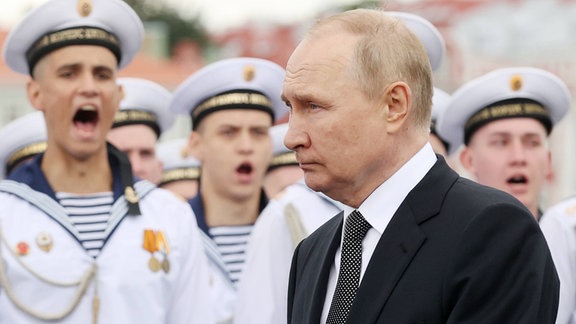 Wladimir Putin, Militärparade der Marine in St. Petersburg