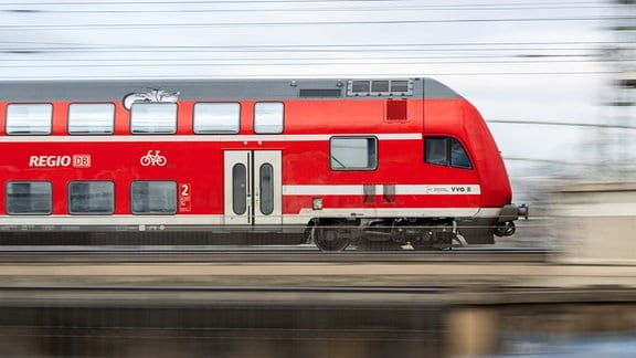 Ein Regionalexpress der DB Regio 