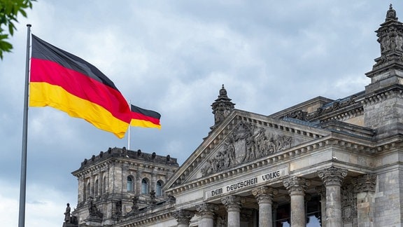 Frontansicht des Reichstagsgebäudes in Berlin