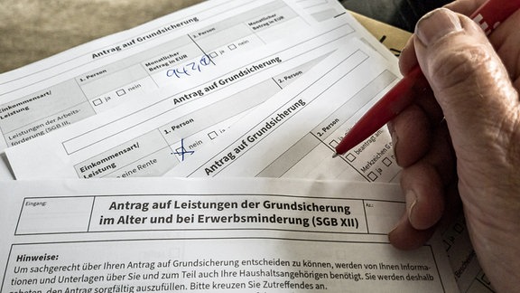 Antrag Auf Grundsicherung Für Rentner Hintergrund: Darum beziehen immer mehr Rentner Sozialleistungen | MDR.DE