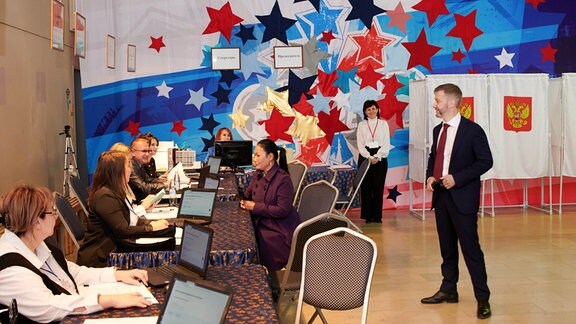 Blick in ein russisches Wahllokal