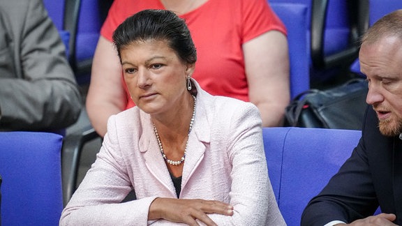 Sahra Wagenknecht (Die Linke), Bundestagsabgeordnete, nimmt an der Sitzung des Bundestags mit der ersten Lesung zur Ãnderung des Gebäudeenergiegesetzes teil.