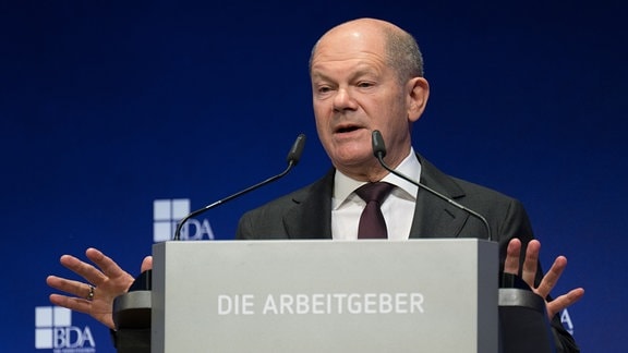 Bundeskanzler Olaf Scholz (SPD) spricht während des Deutschen Arbeitgebertages 2024 der Bundesvereinigung der Deutschen Arbeitgeberverbände (BDA).