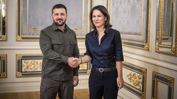 Der ukrainische Präsident Wolodymyr Selenskyj und Bundesaußenministerin Annalena Baerbock bei ihrem Besuch im September 2023 in Kiew