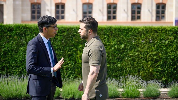 Wolodymyr Selenskyj und der britische Premier Premierminister Rishi Sunak beim EU-Gipfeltreffens in Bulboaca Moldawien 1. Juni 2023