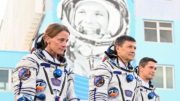 Zwei russische Kosmonauten starten mit US-Astronaution zur ISS