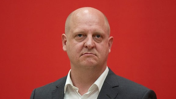 Henning Homann, Vorsitzender der SPD in Sachsen, steht bei der Vorstellung der Spitzenkandidatur für die Landtagswahl 2024 in Sachsen im Herbert-Wehner-Haus.
