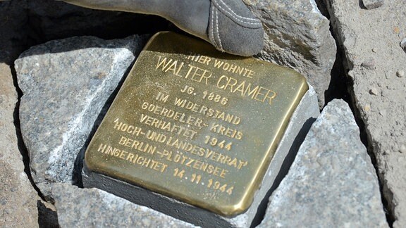 Ein Stolperstein zum Gedenken an den Unternehmer Walter Cramer wird verlegt.