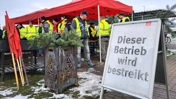Streikende der Schrottrecyclingfirma SWR Metalfloat Espenhain