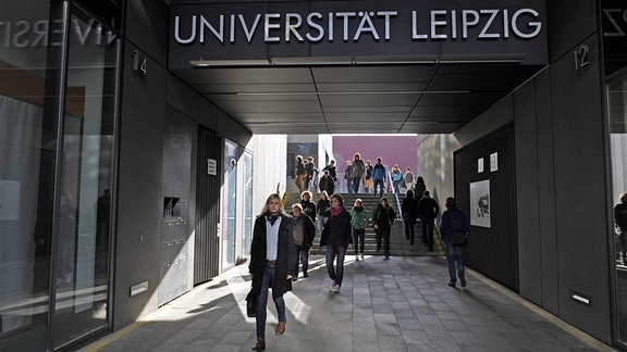 Studenten im Campus der Universität Leipzig Leipzig