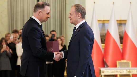 Andrzej Duda ernennt Donald Tusk zum Ministerpräsidenten.