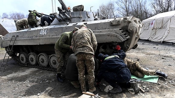 Ukraine, Training, Soldaten und Panzer