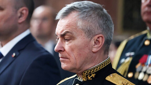 Portrait des Russischen Vize Admirals Viktor Sokolov