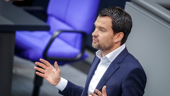 Johannes Vogel (FDP) spricht bei der Sitzung des Bundestags mit der ersten Lesung zum Rentenpaket II.