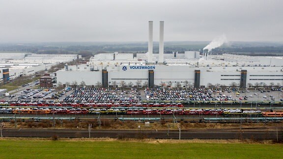 Blick auf das Zwickauer Volkswagen-Werk.