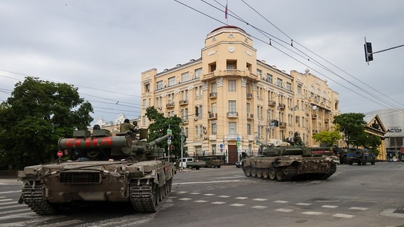 Wagner-Panzer vor dem Hauptquartier des MIlitärbezirks Süd in Rostow