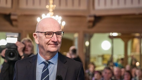 Dietmar Woidke (SPD), Ministerpräsident des Landes Brandenburg, kommt zu einem Gottesdienst in die Kirche von Drachhausen. 