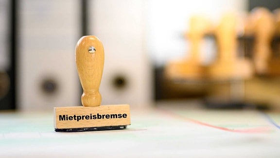 Symbolbild - Stempel mit dem Aufdruck "Mietpreisbremse"