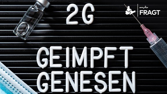 Tafel mit der Aufschrift "2G - Geimpft - Genesen"
