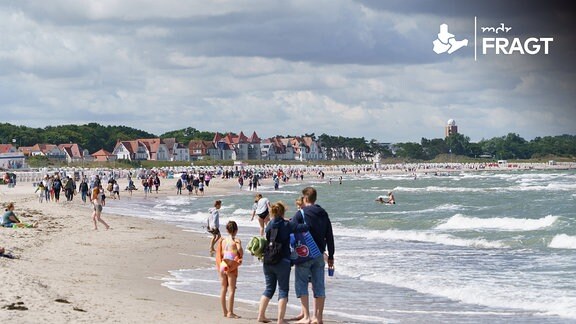 Strandszene in den Sommerferien 2021 in Rostock-Warnemünde