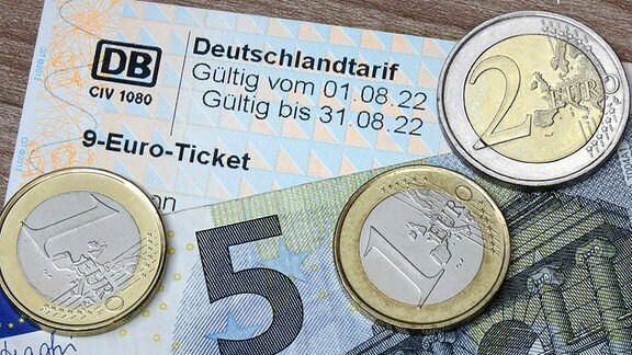 9-Euro-Ticket und neun Euro