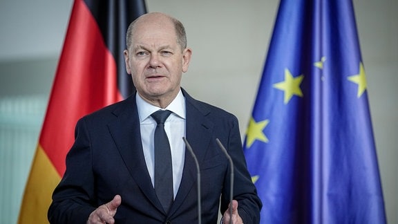 Bundeskanzler Olaf Scholz (SPD) gibt im Bundeskanzleramt eine Pressekonferenz mit dem Ministerpräsident von Georgien.