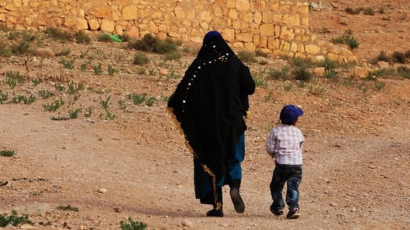 Mutter und Sohn in Marokko.