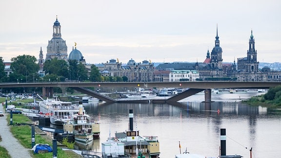 Die Carolabrücke in Dresden ist teilweise eingestürzt.